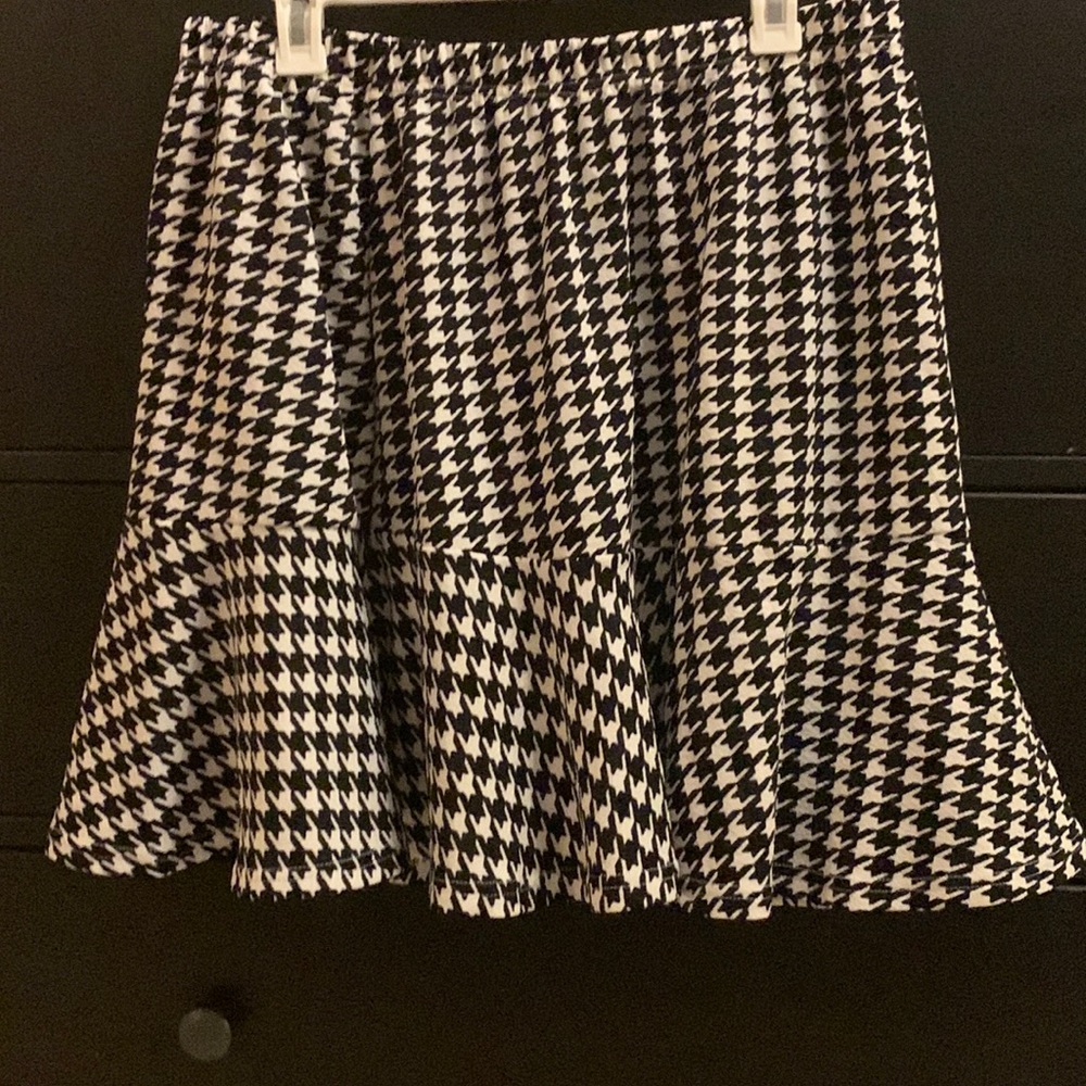 NWOT Retro Houndtooth Print Skirt